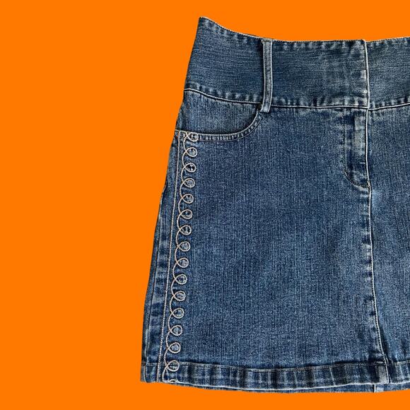 00's vintage denim embroidered y2k low rise mini skirt Size 8 cache - Picture 2 of 7
